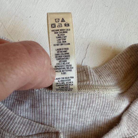 SKIMS Cotton Rib Long Sleeve Crop Henley - Picture 6 of 6